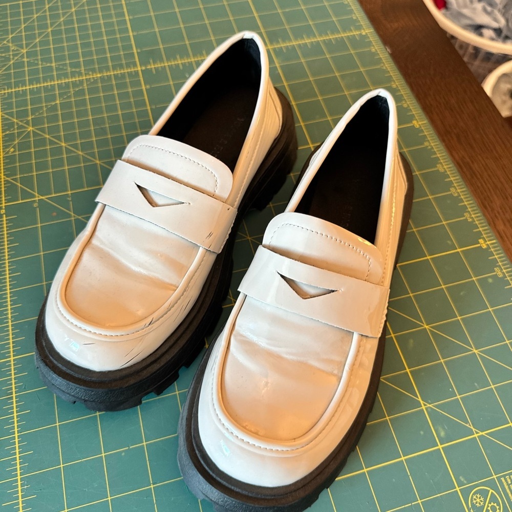Chic Cream Loafers for Women​